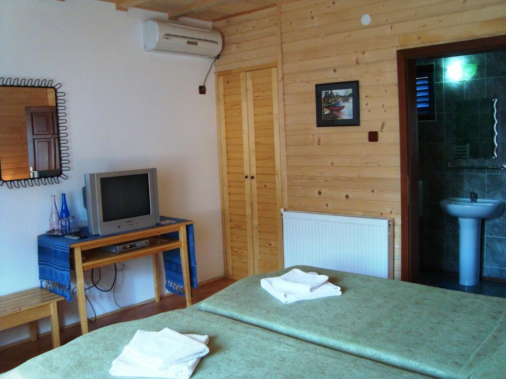 Отель Casa Dintre Salcii Uzlina Номер фото