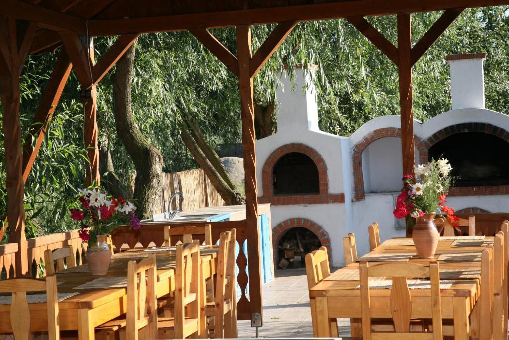 Отель Casa Dintre Salcii Uzlina Экстерьер фото